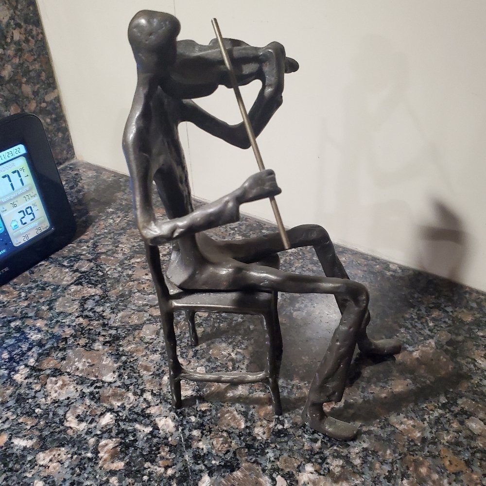 COPY - sculpture of violinist, feels like bronze but I'm not sure